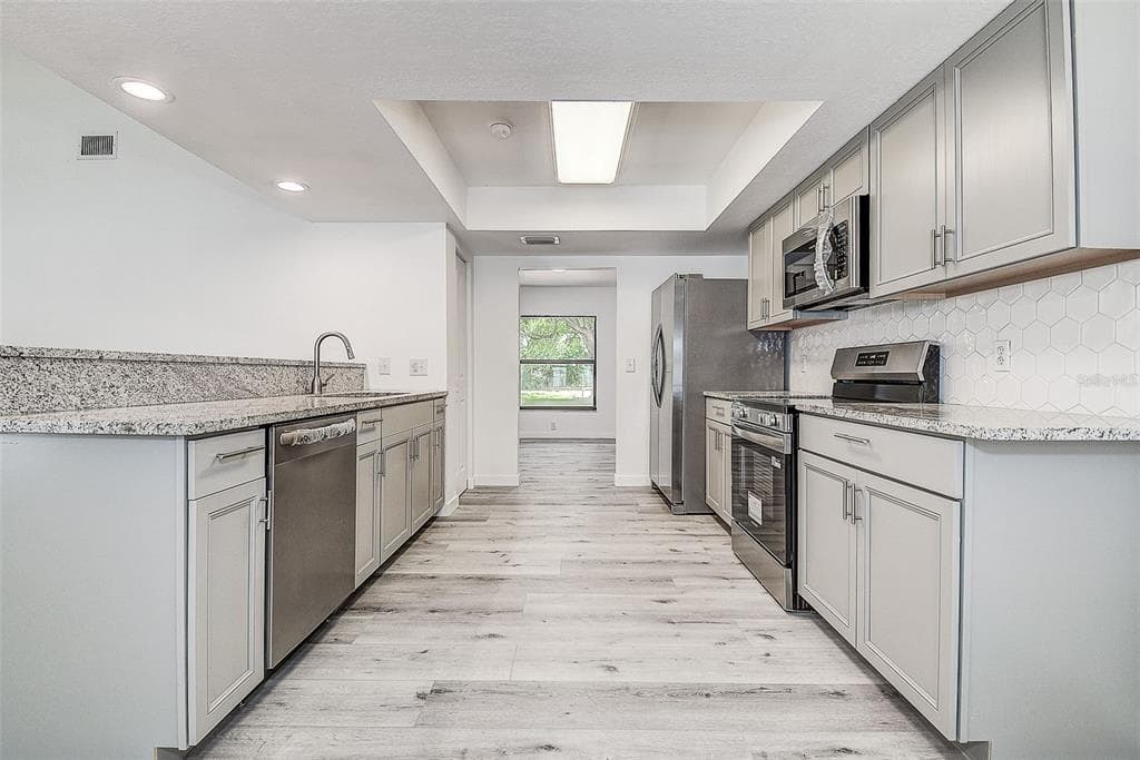 9404 W HAMILTON AVENUE, TAMPA, FL 33615 — zdjęcie 5