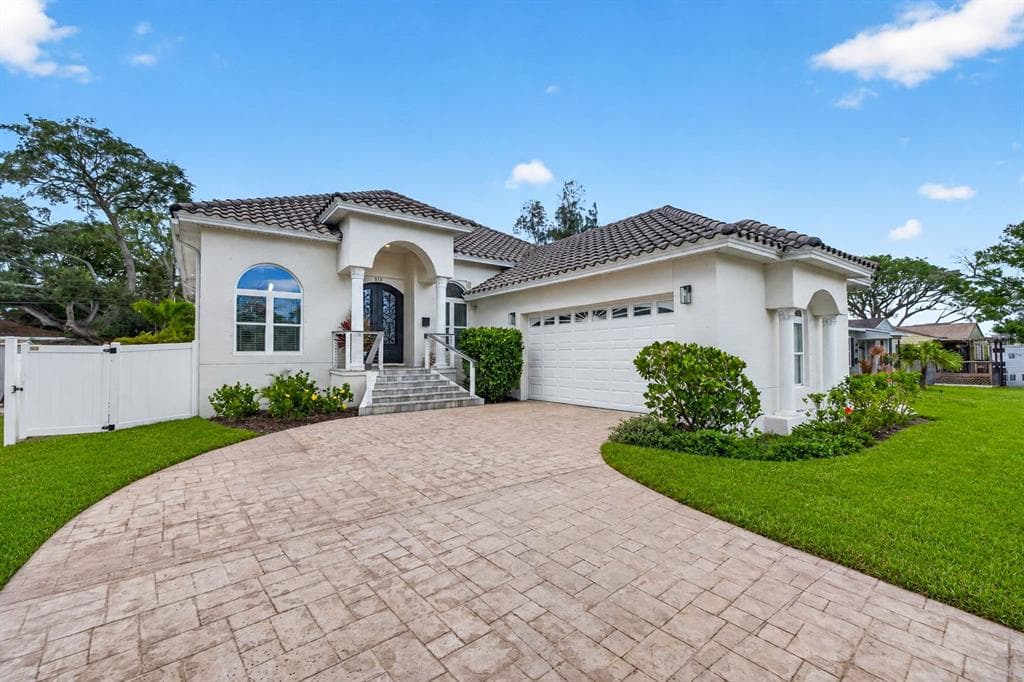815 59TH AVENUE NE, ST PETERSBURG, FL 33703 — zdjęcie 2