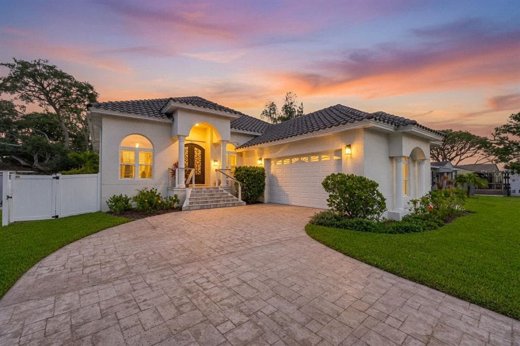 815 59TH AVENUE NE, ST PETERSBURG, FL 33703