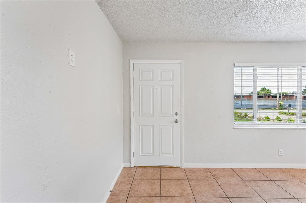 6229 50TH AVENUE N, ST PETERSBURG, FL 33709 — zdjęcie 3