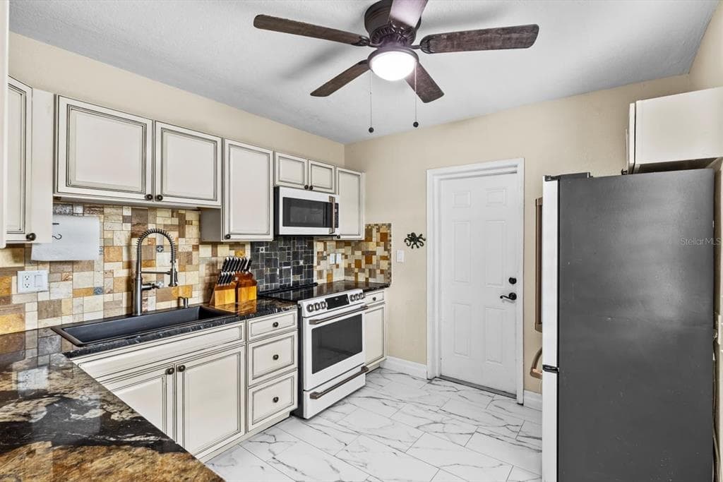301 GRANADA STREET, FORT PIERCE, FL 34949 — zdjęcie 4
