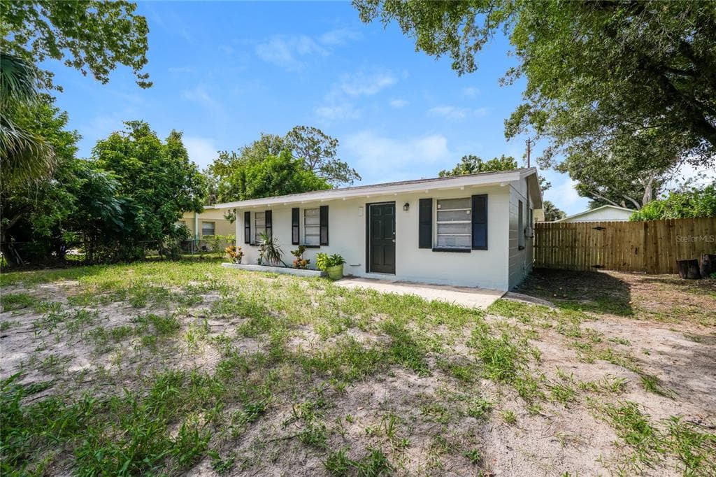 9216 W PATTERSON STREET, TAMPA, FL 33615