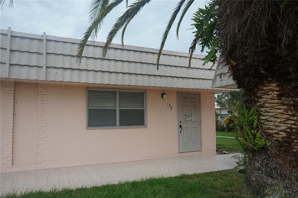 201 BEDFORD TRAIL # 138, SUN CITY CENTER, FL 33573