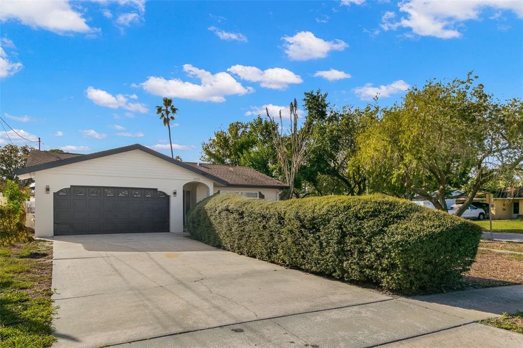 5931 DENVER STREET NE, ST PETERSBURG, FL 33703 — zdjęcie 2