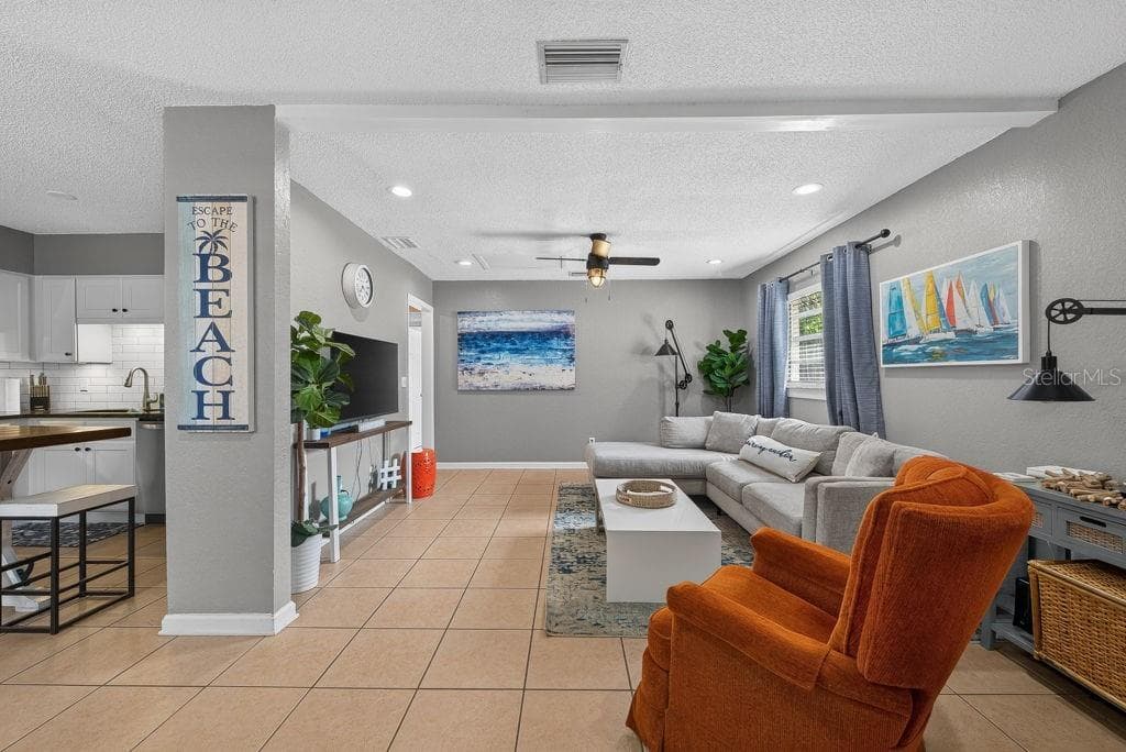 610 1ST AVENUE NE, LARGO, FL 33770 — zdjęcie 2