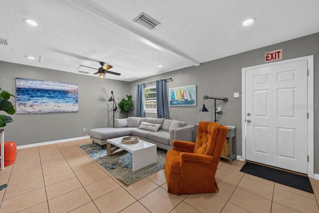 610 1ST AVENUE NE, LARGO, FL 33770 — zdjęcie 4