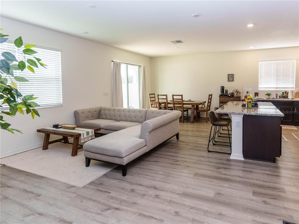 37501 WILLIAMETTE WAY, ZEPHYRHILLS, FL 33540 — zdjęcie 2