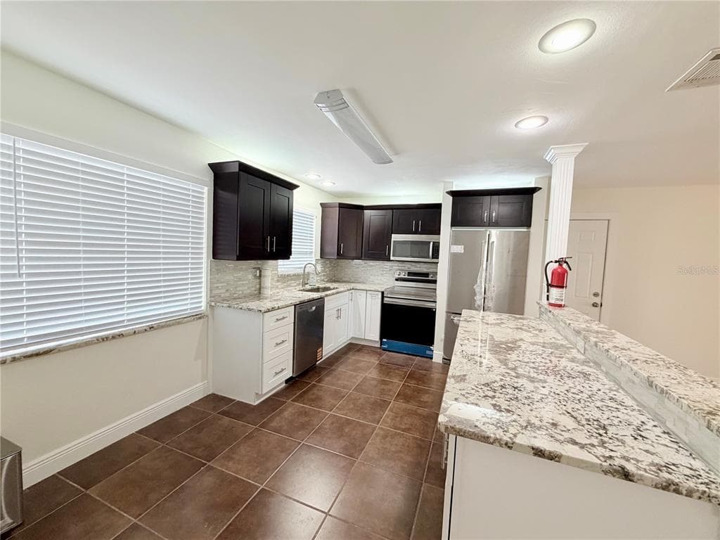 1827 OKLAHOMA AVENUE NE, ST PETERSBURG, FL 33703 — zdjęcie 5