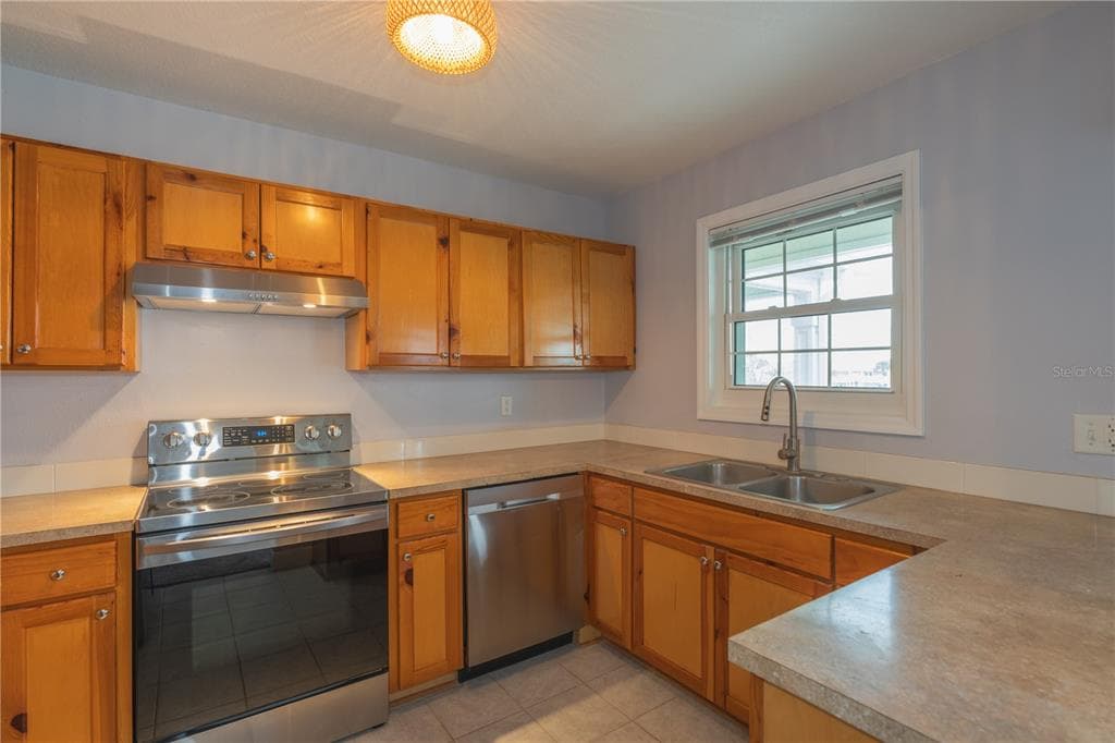 123 SEAHORSE DRIVE SE # D, ST PETERSBURG, FL 33705 — zdjęcie 2