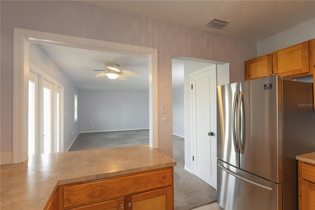 123 SEAHORSE DRIVE SE # D, ST PETERSBURG, FL 33705 — zdjęcie 3