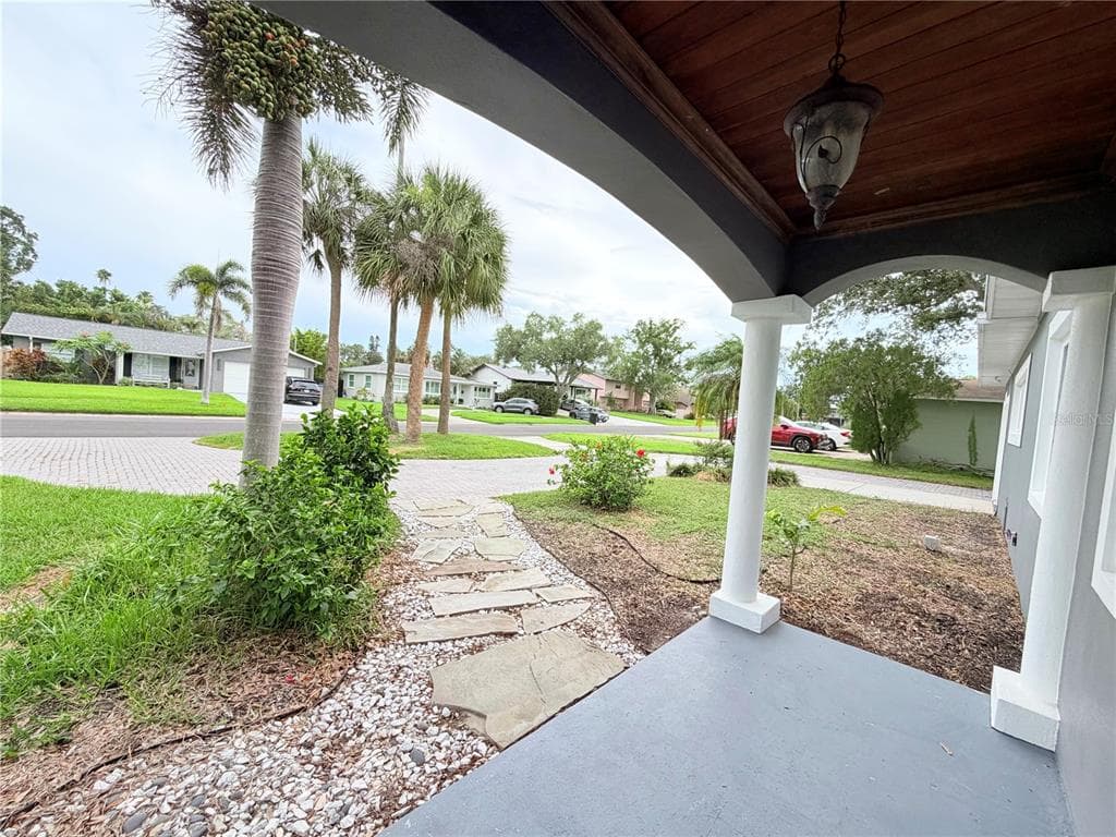 1843 OKLAHOMA AVENUE NE, ST PETERSBURG, FL 33703 — zdjęcie 3