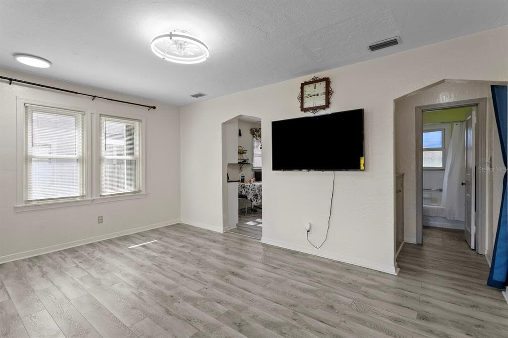 3152 13TH AVENUE N, ST PETERSBURG, FL 33713 — zdjęcie 4