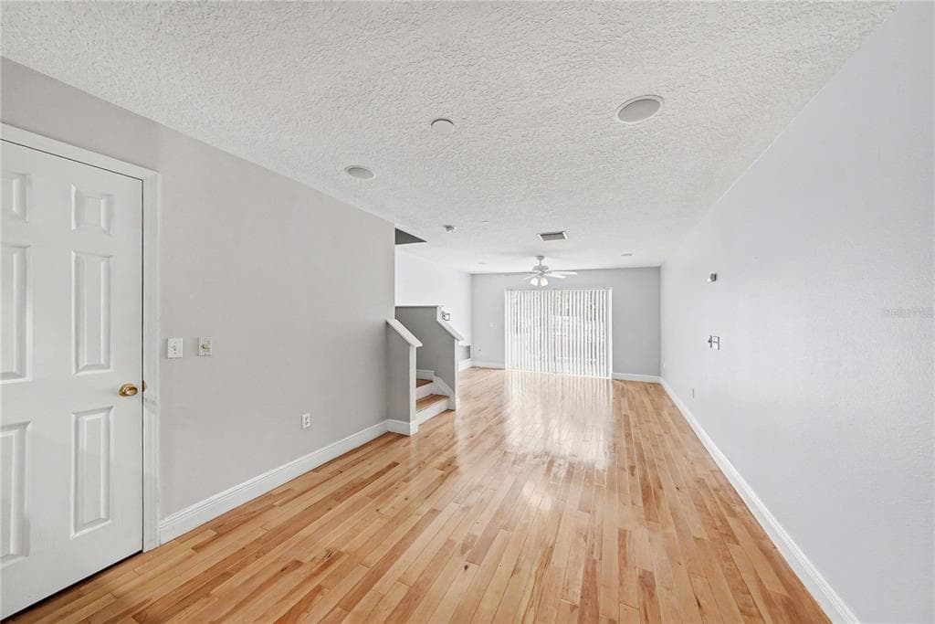 8106 SILENT CREEK DRIVE, TAMPA, FL 33615 — zdjęcie 2