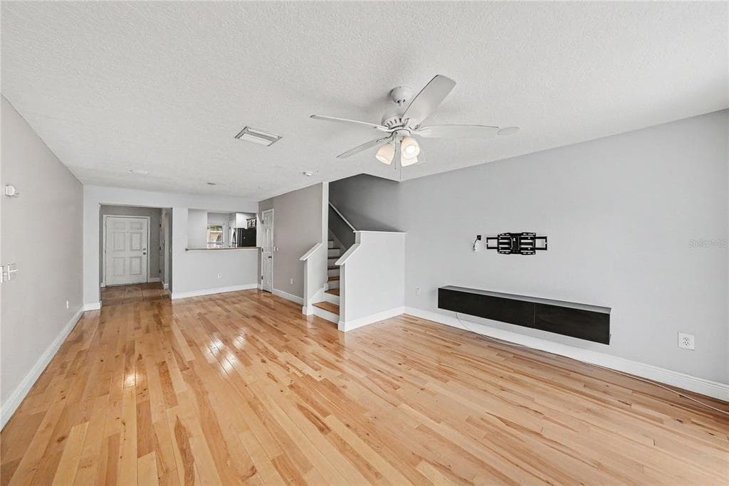 8106 SILENT CREEK DRIVE, TAMPA, FL 33615 — zdjęcie 3