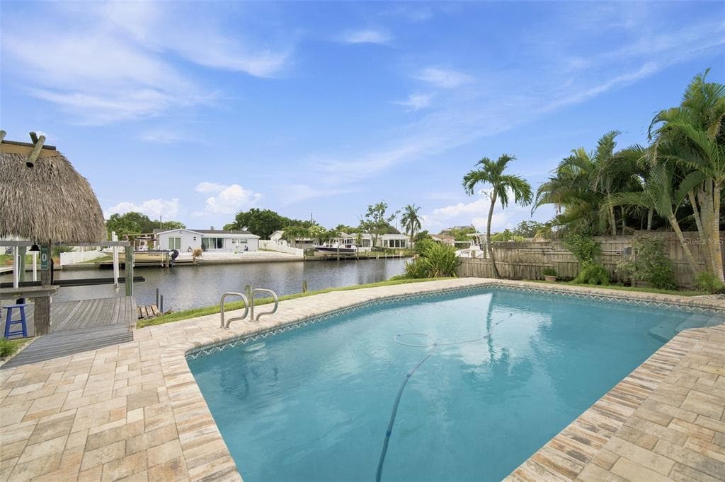 101 92ND AVENUE N, ST PETERSBURG, FL 33702