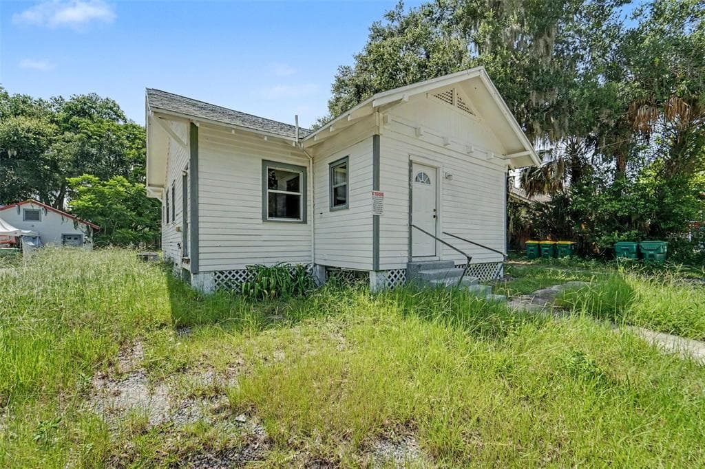 122 S GARFIELD AVENUE, DELAND, FL 32724