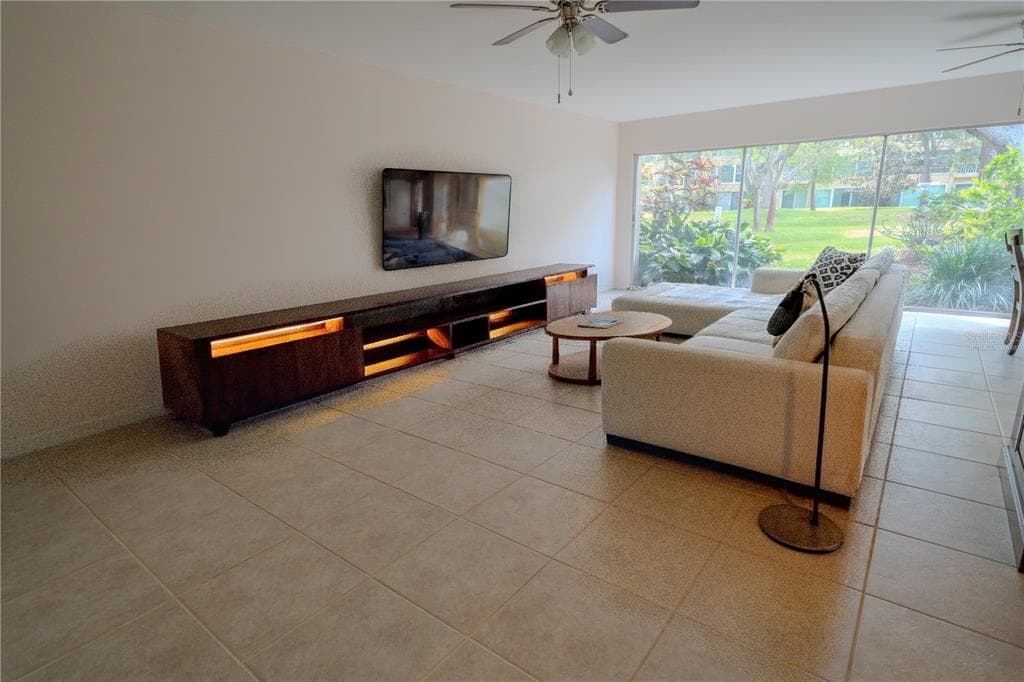 225 COUNTRY CLUB DRIVE # D142, LARGO, FL 33771 — zdjęcie 5