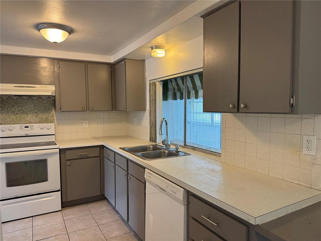 12411 PARTRIDGE HILL ROW, HUDSON, FL 34667 — zdjęcie 5