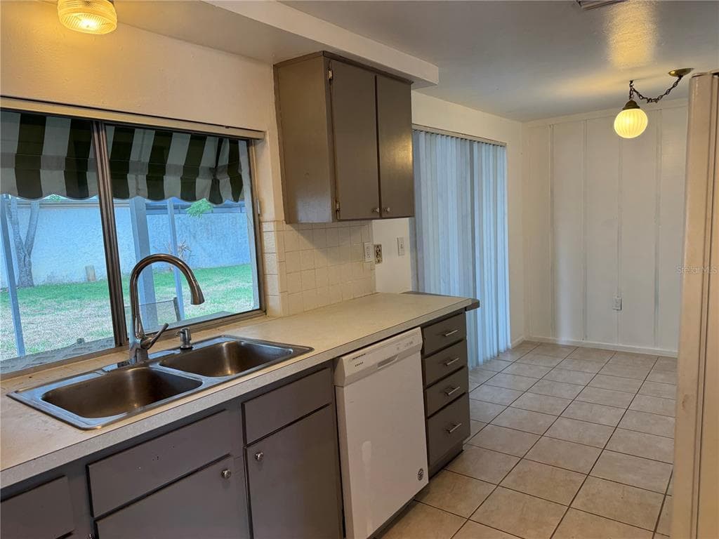12411 PARTRIDGE HILL ROW, HUDSON, FL 34667 — zdjęcie 4
