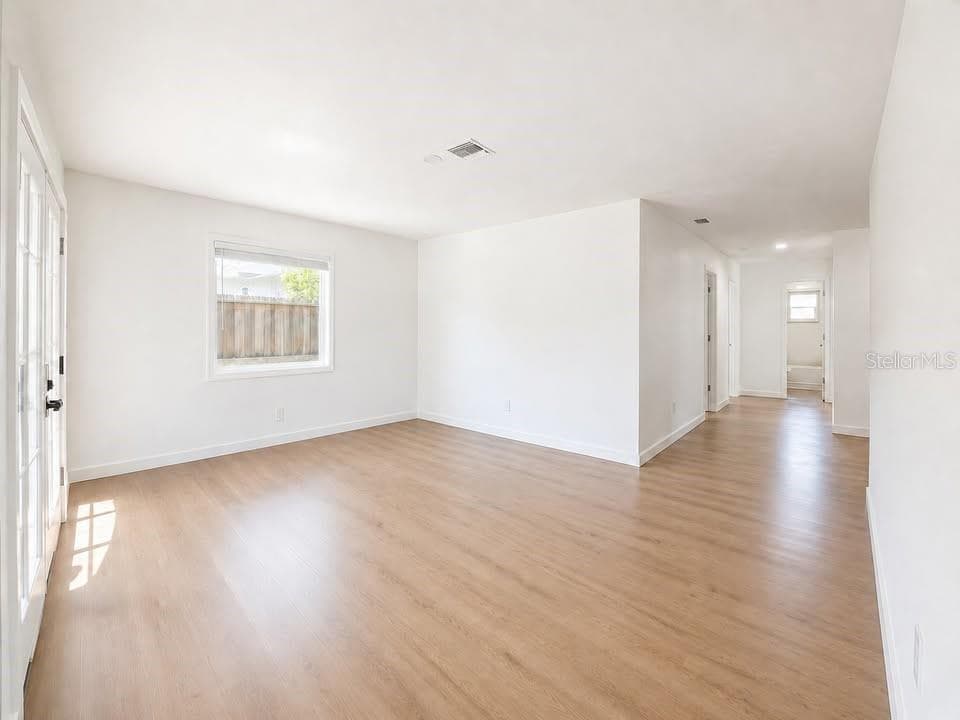 1834 NEW HAMPSHIRE AVENUE NE, ST PETERSBURG, FL 33703 — zdjęcie 3