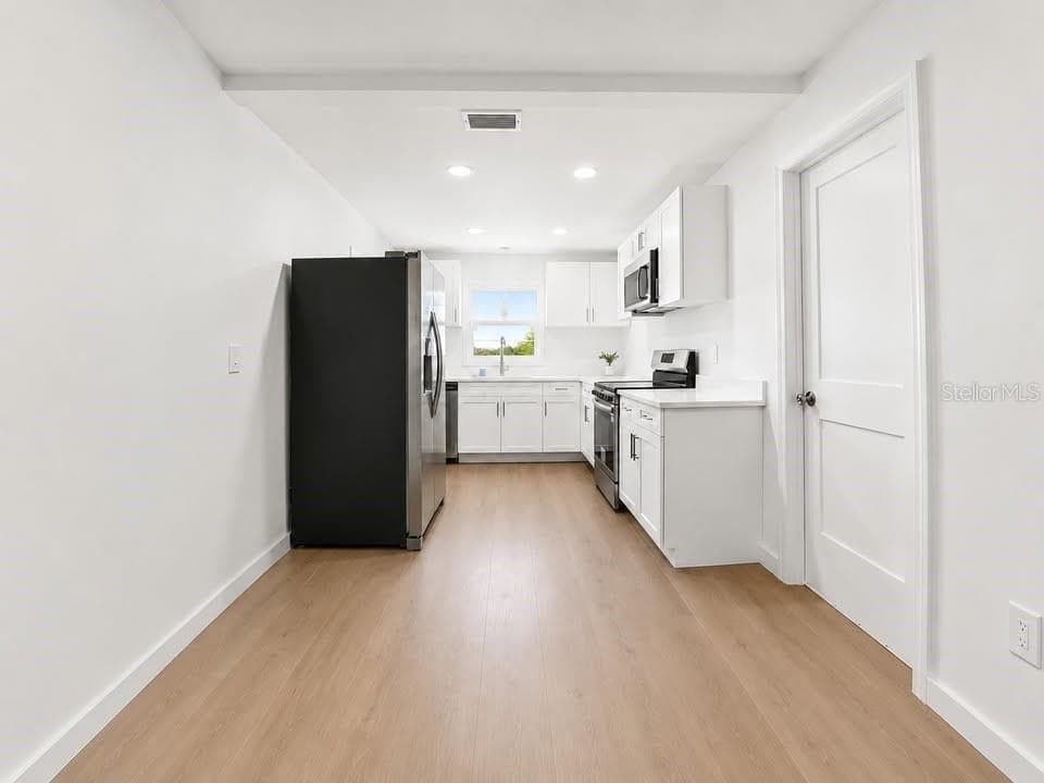 1834 NEW HAMPSHIRE AVENUE NE, ST PETERSBURG, FL 33703 — zdjęcie 4