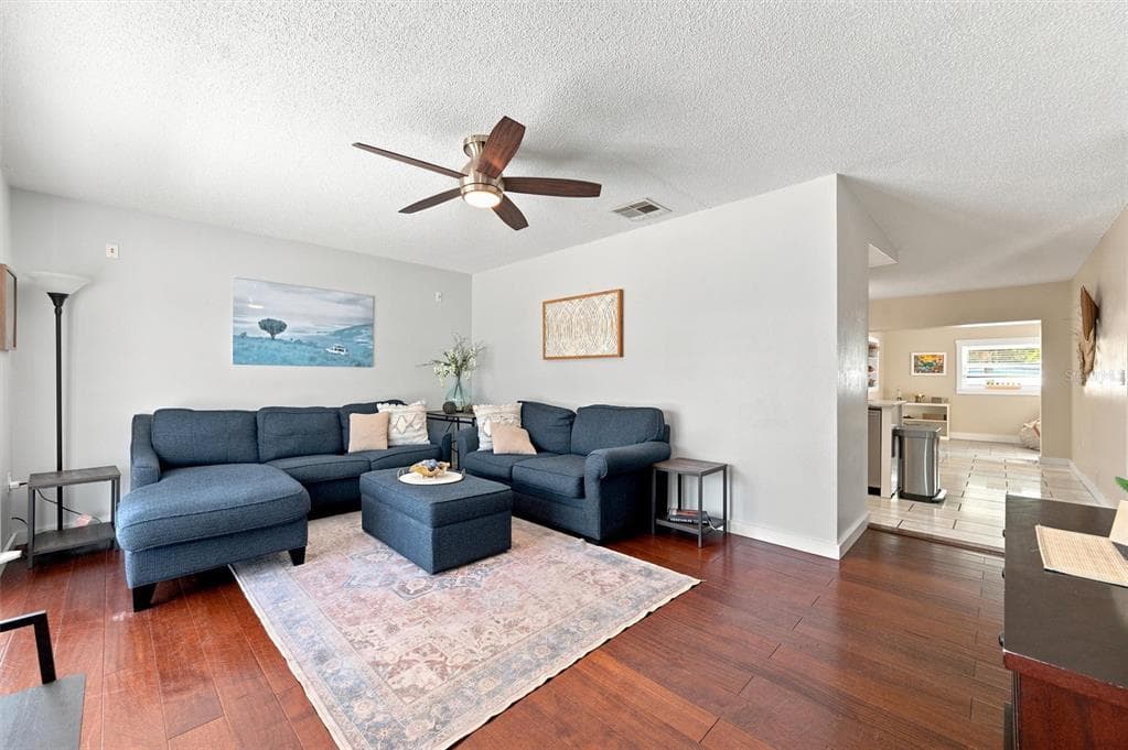 6230 CEDAR STREET NE, ST PETERSBURG, FL 33702 — zdjęcie 4