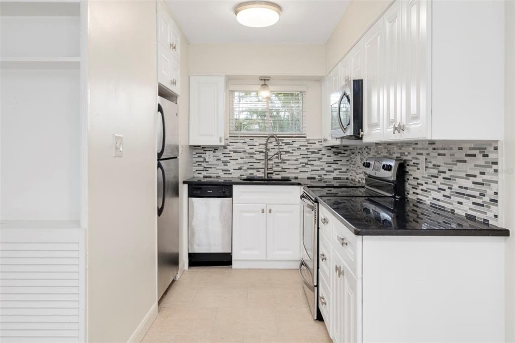 2155 WOOD STREET # A14, SARASOTA, FL 34237 — zdjęcie 3