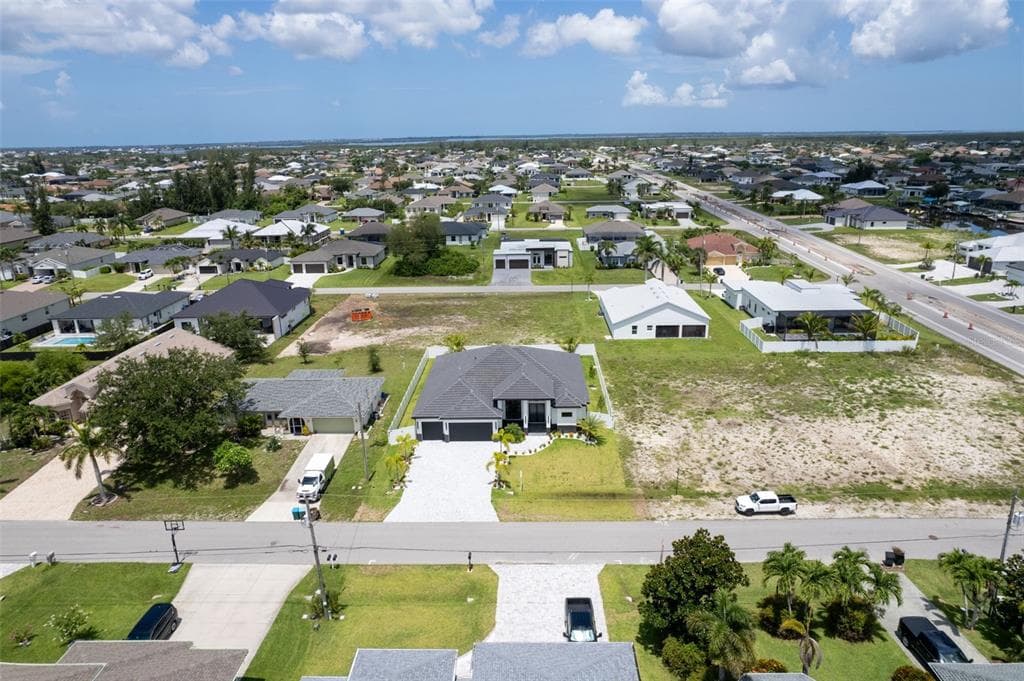 10 SW 33RD AVENUE, CAPE CORAL, FL 33991 — zdjęcie 5