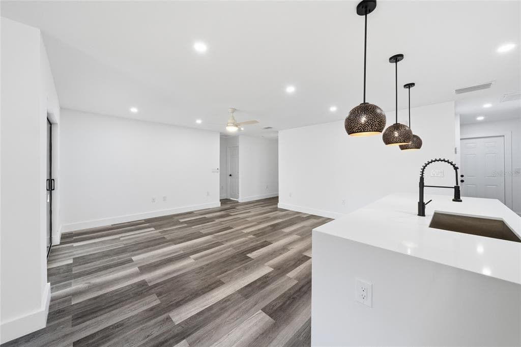 15468 CHAMBERLAIN BOULEVARD, PORT CHARLOTTE, FL 33953 — zdjęcie 5