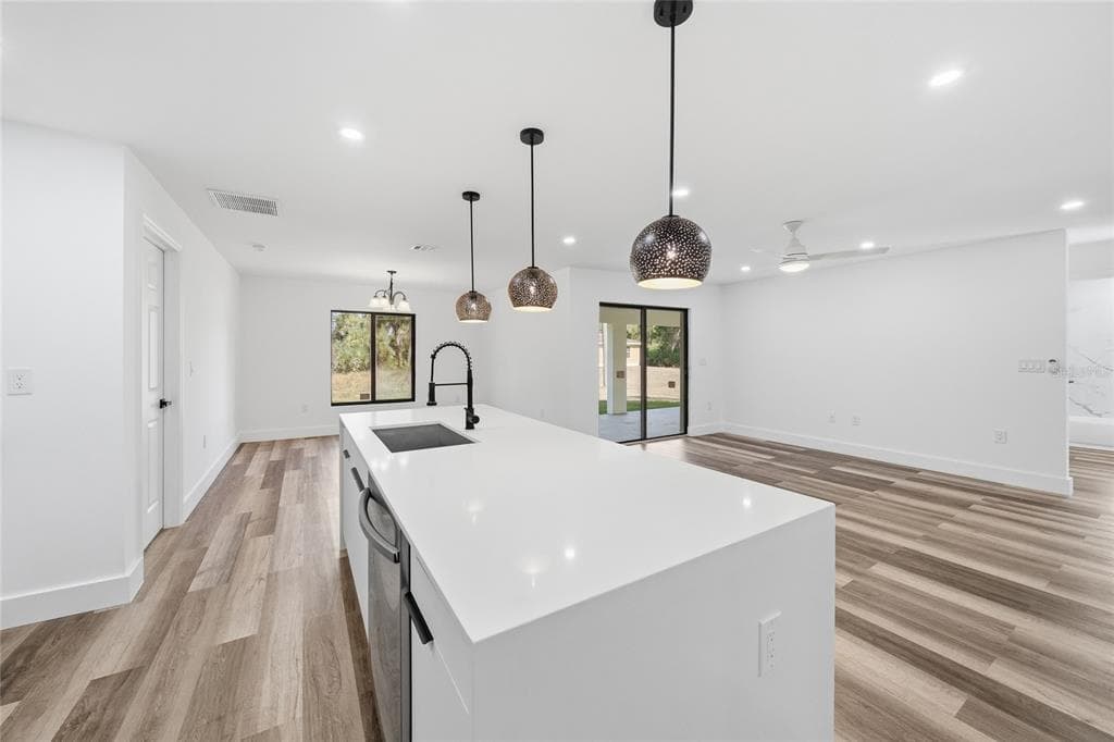 15468 CHAMBERLAIN BOULEVARD, PORT CHARLOTTE, FL 33953 — zdjęcie 4