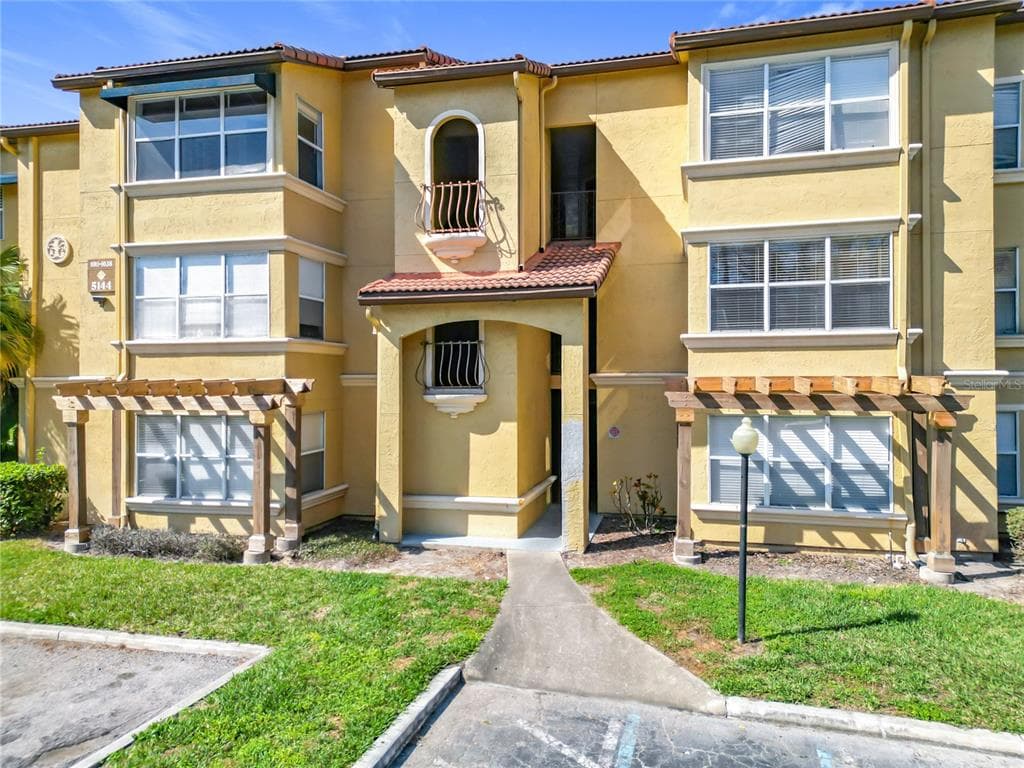 5144 CONROY ROAD # 35, ORLANDO, FL 32811