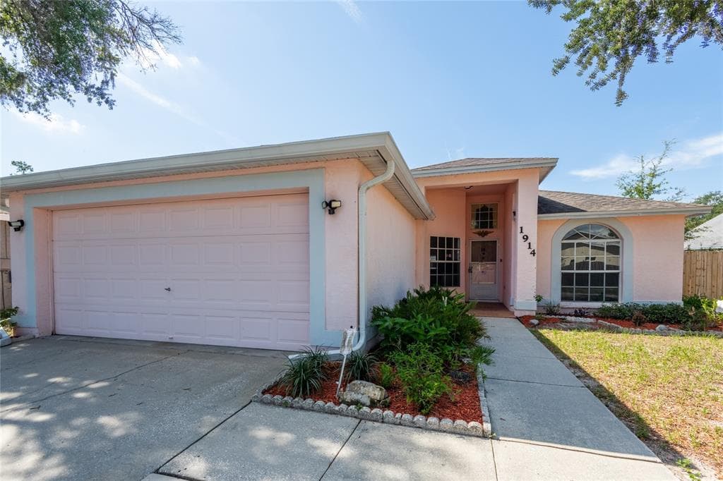 1914 WOODCUT DRIVE, LUTZ, FL 33559
