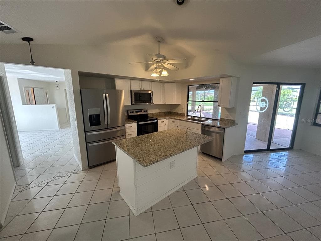 2093 RIO DE JANEIRO AVENUE, PUNTA GORDA, FL 33983 — zdjęcie 4