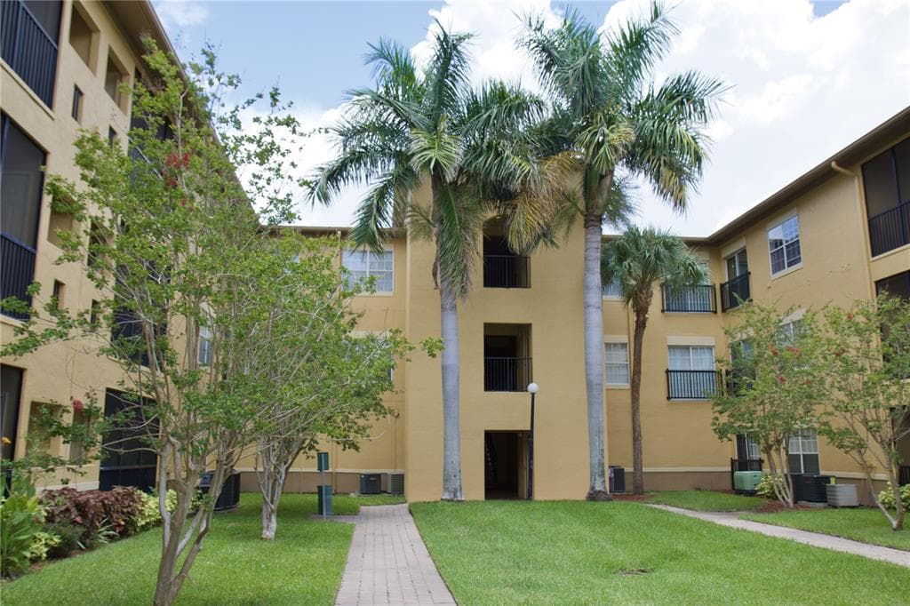 4323 BAYSIDE VILLAGE DRIVE # 306, TAMPA, FL 33615