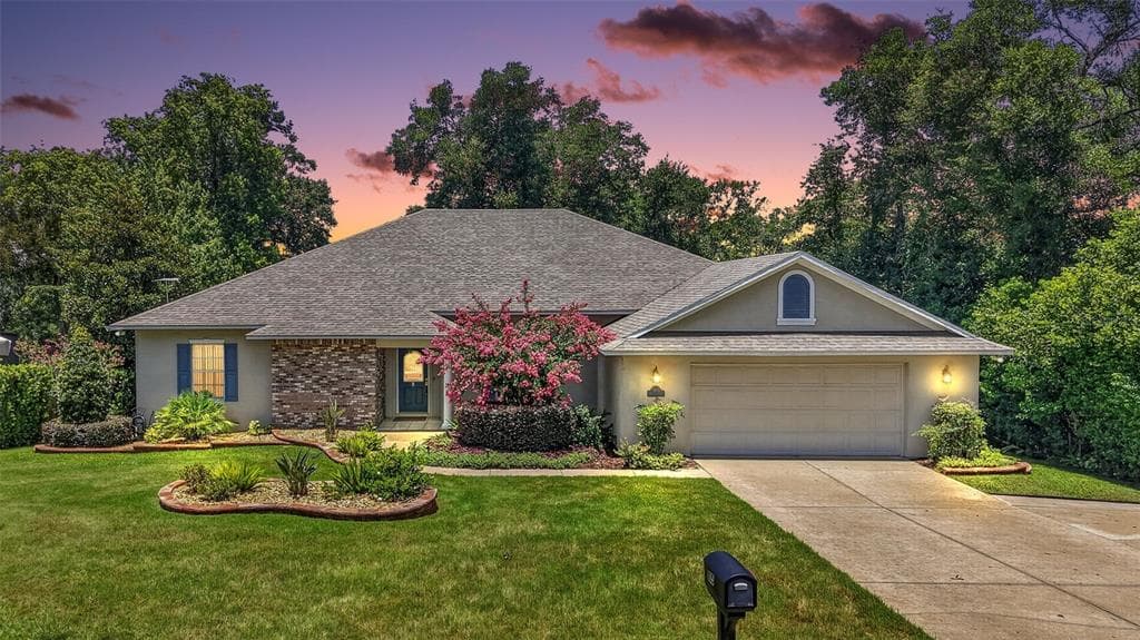 705 HILLTOP COURT, MOUNT DORA, FL 32757