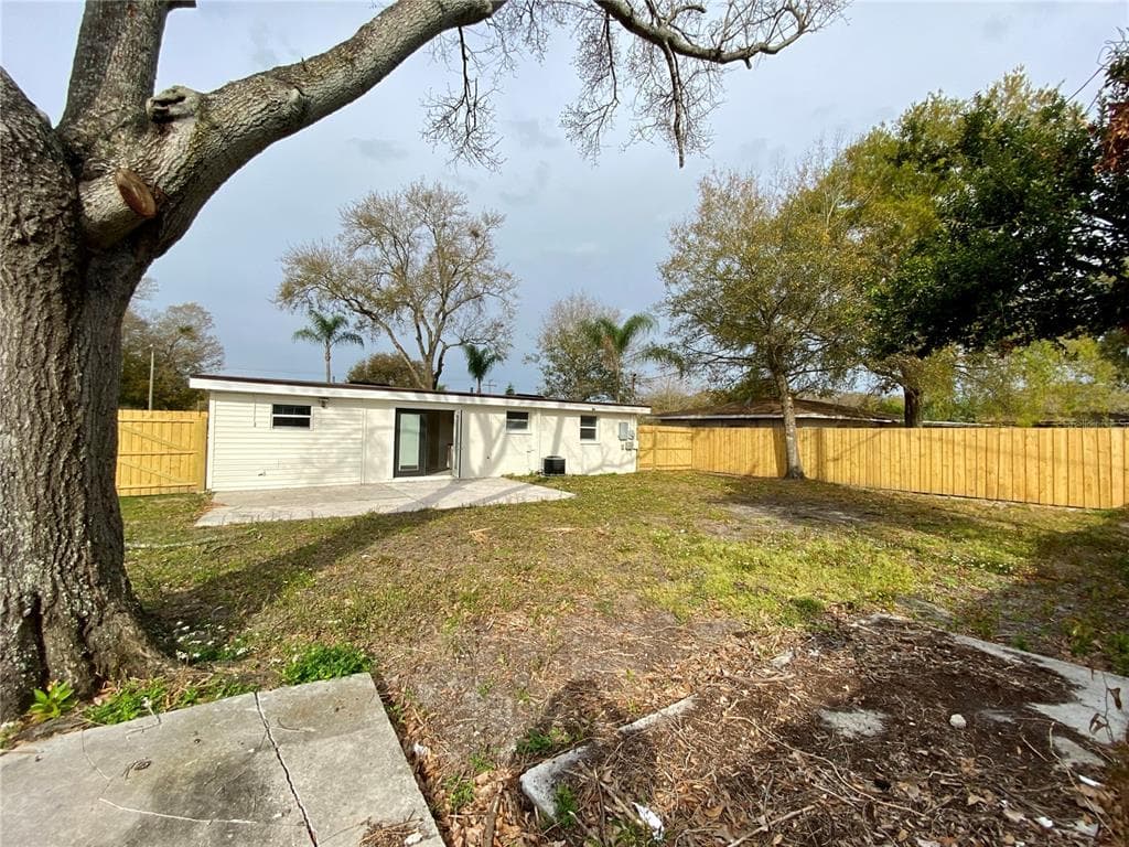 1212 WINDERMERE WAY, TAMPA, FL 33619 — zdjęcie 2
