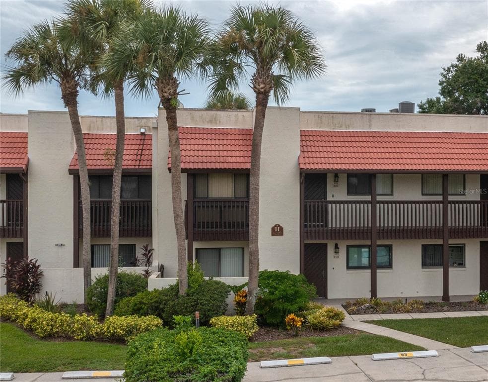 8203 VILLAGE DRIVE # H-23, LAKE WALES, FL 33898