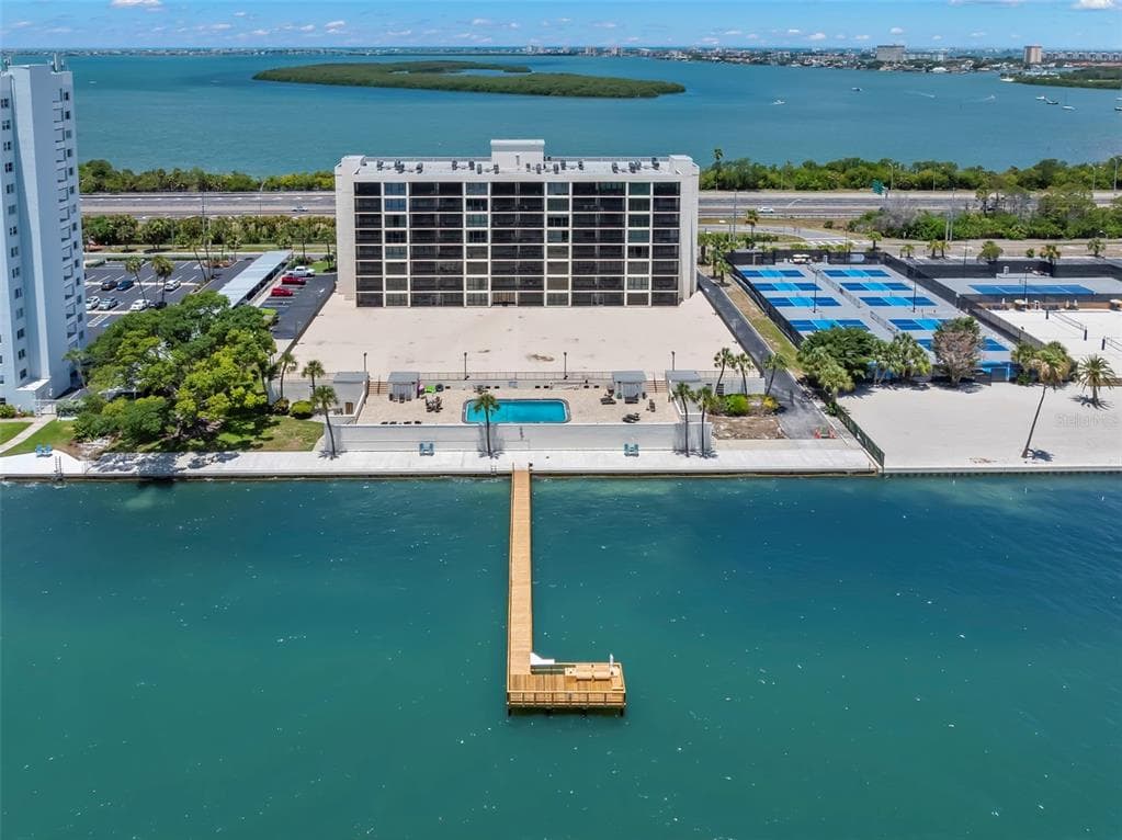 7100 SUNSHINE SKYWAY LANE S # 704, ST PETERSBURG, FL 33711