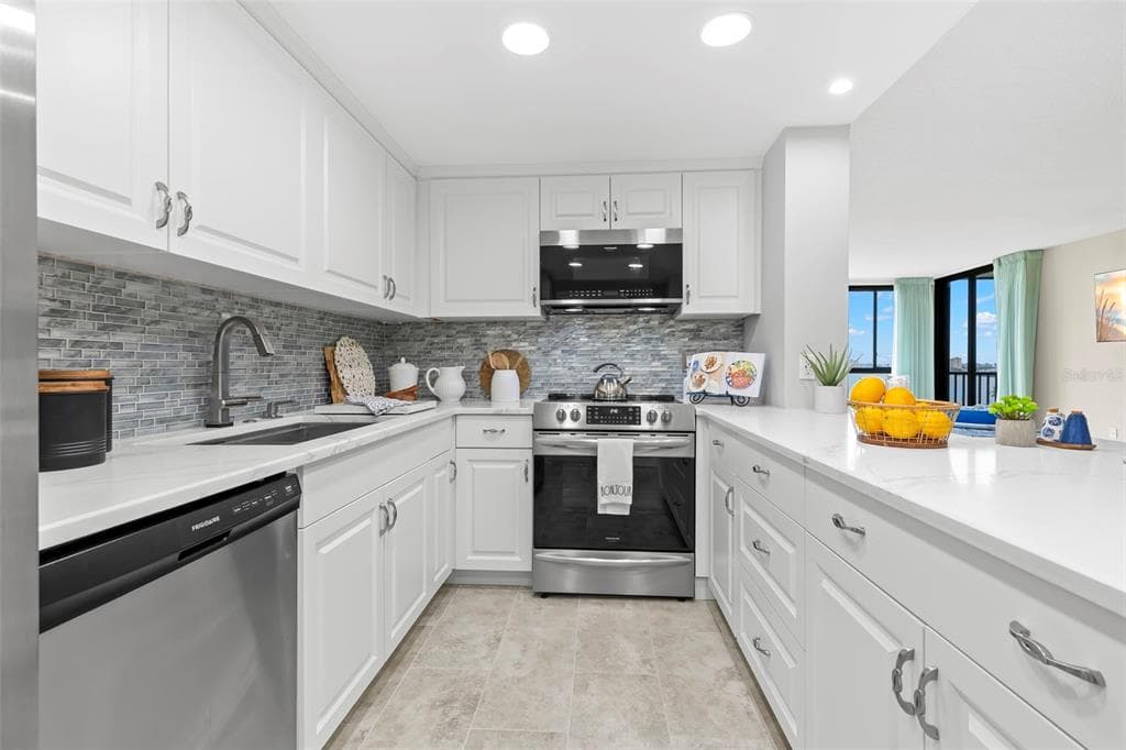 7100 SUNSHINE SKYWAY LANE S # 704, ST PETERSBURG, FL 33711 — zdjęcie 4