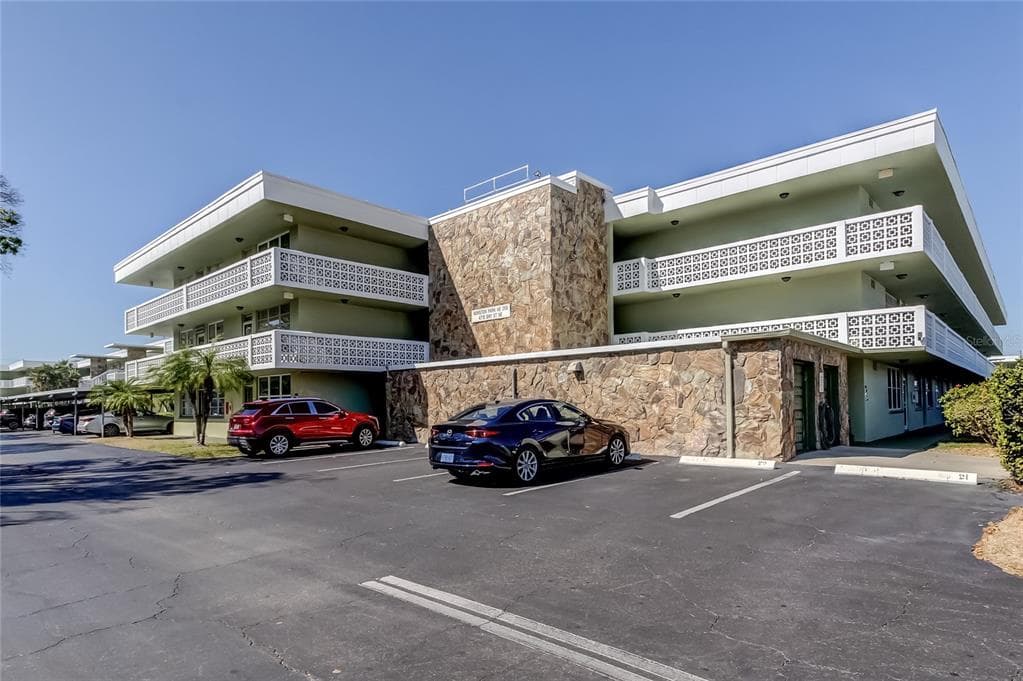 4890 BAY STREET NE # 323, ST PETERSBURG, FL 33703