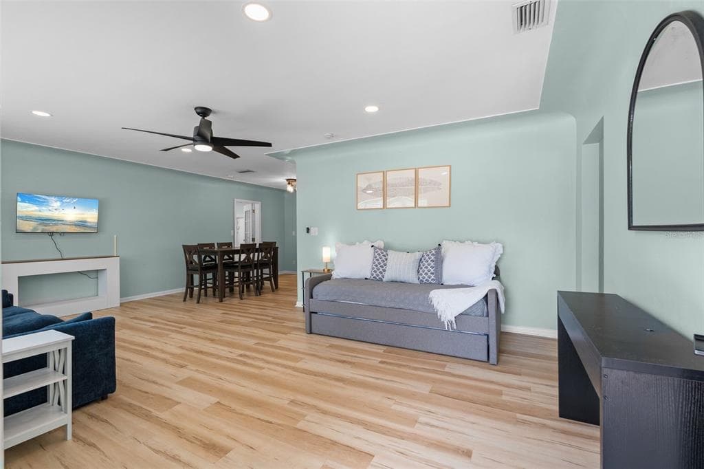 7690 91ST STREET, SEMINOLE, FL 33777 — zdjęcie 4