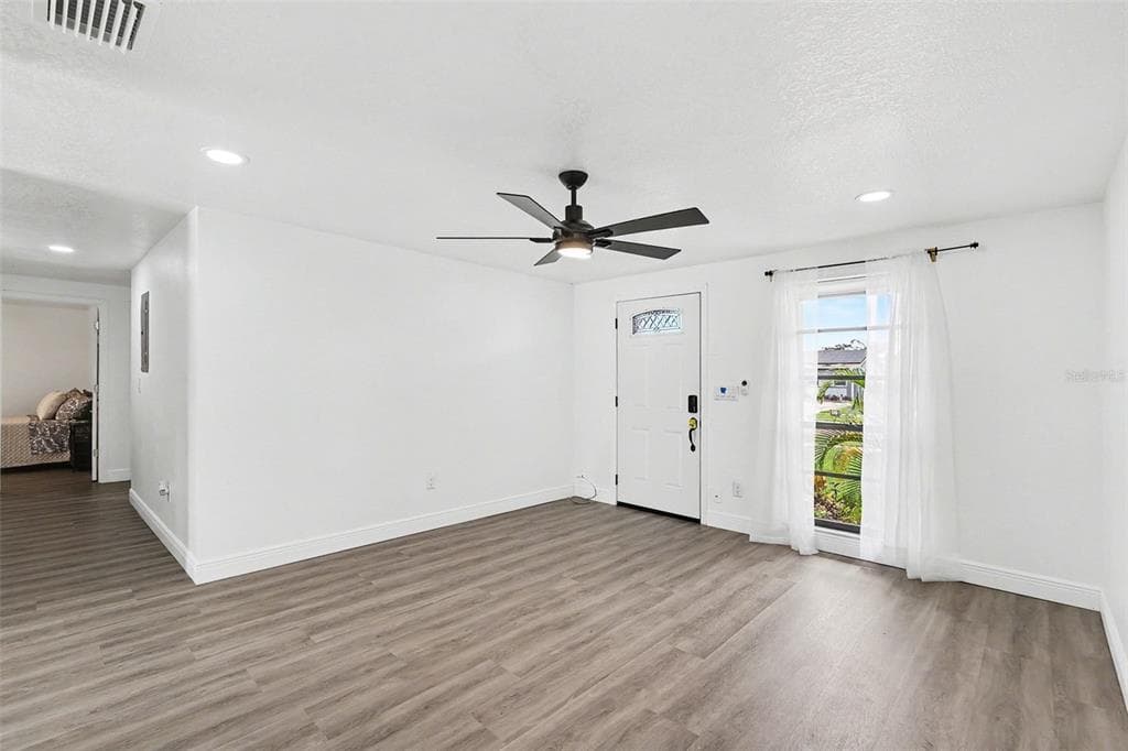 8253 GREENLEAF CIRCLE, TAMPA, FL 33615 — zdjęcie 5
