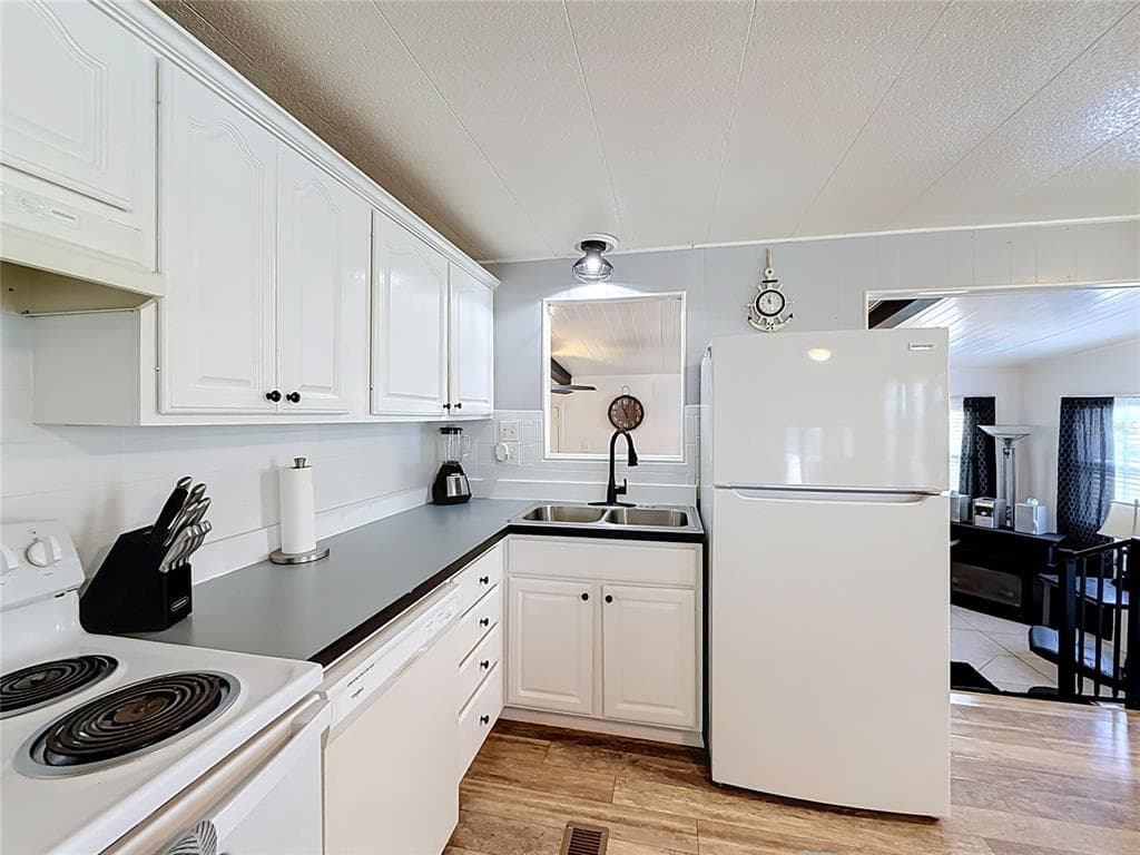 1025 CAPELLA DRIVE, TAVARES, FL 32778 — zdjęcie 5