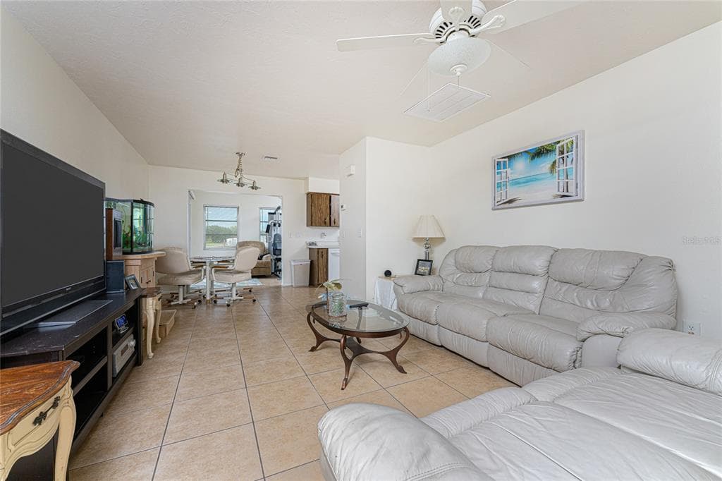 51 BOUNDARY BOULEVARD # B, ROTONDA WEST, FL 33947 — zdjęcie 4