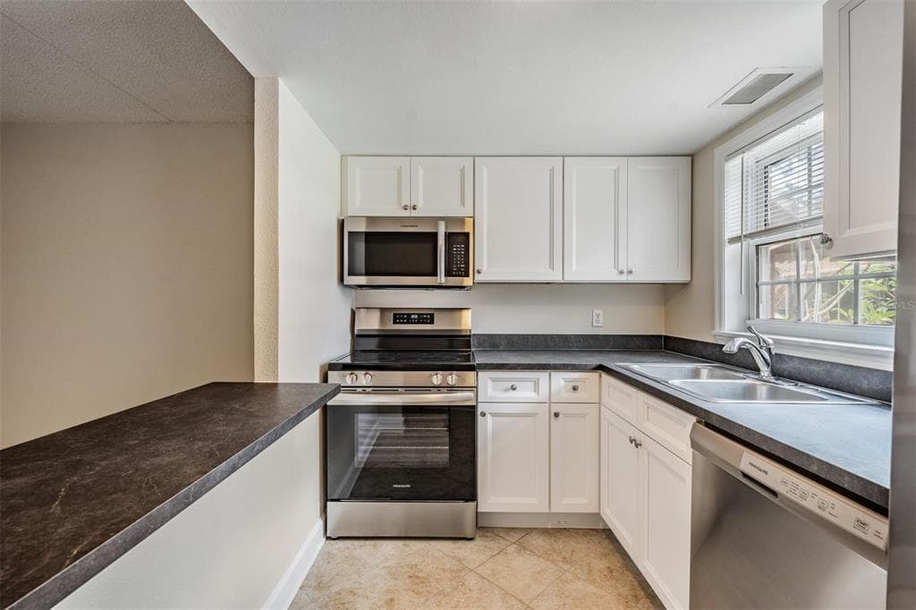 8565 12TH WAY N # A, ST PETERSBURG, FL 33702 — zdjęcie 2