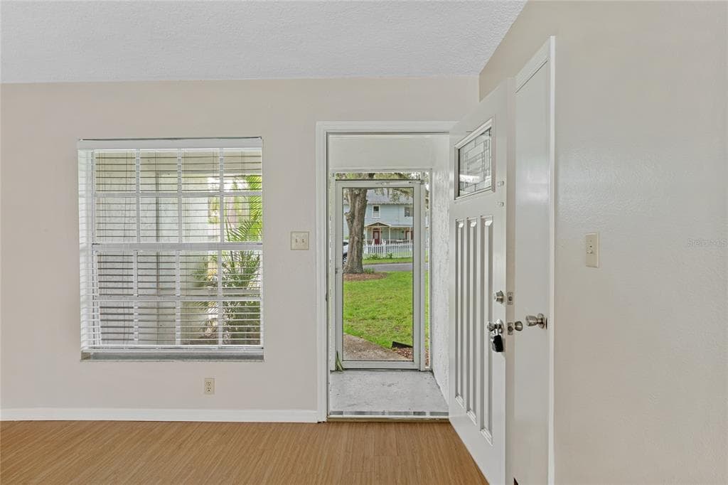 125 N RHODES STREET, MOUNT DORA, FL 32757 — zdjęcie 4