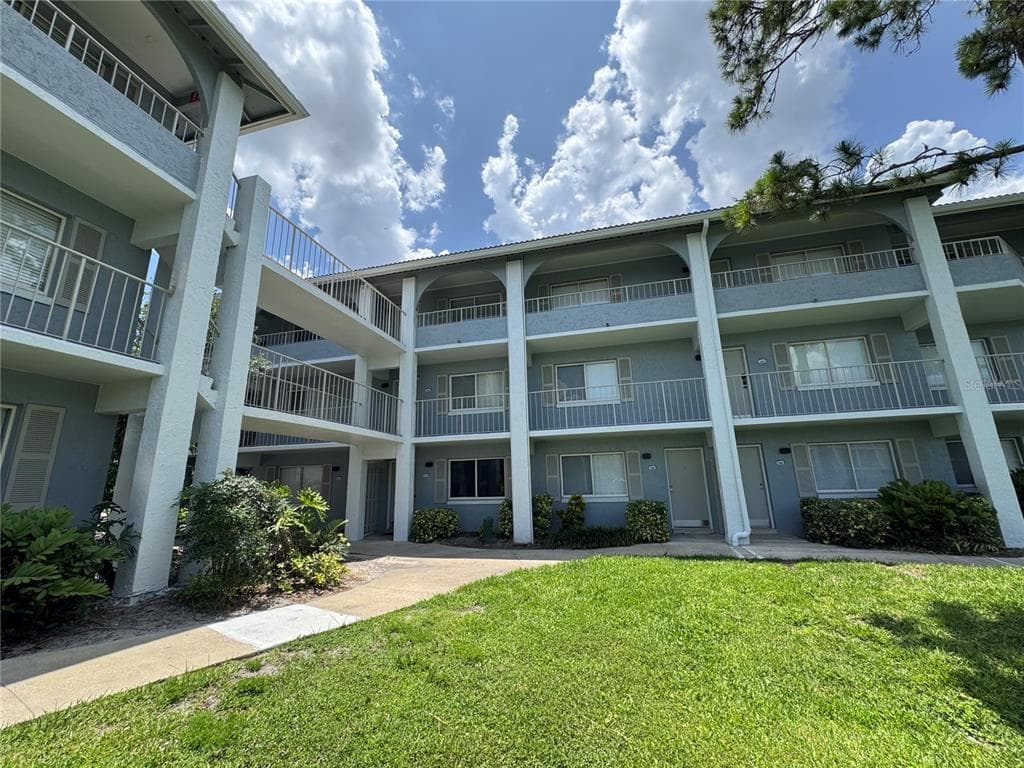 115 OYSTER BAY CIRCLE # 300, ALTAMONTE SPRINGS, FL 32701