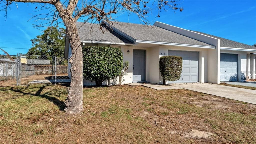 236 VILLAGE CREST COURT, LAKELAND, FL 33809
