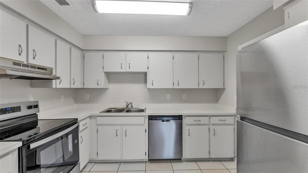 236 VILLAGE CREST COURT, LAKELAND, FL 33809 — zdjęcie 4