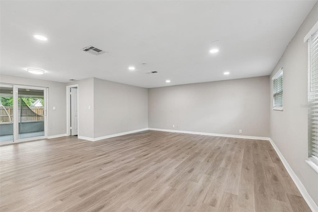 1124 JADEWOOD AVENUE, CLEARWATER, FL 33759 — zdjęcie 4